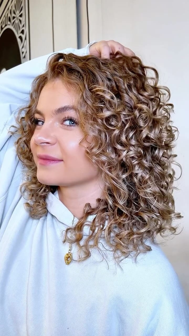 Post 5 by Unruly Curls on Instagram (video)