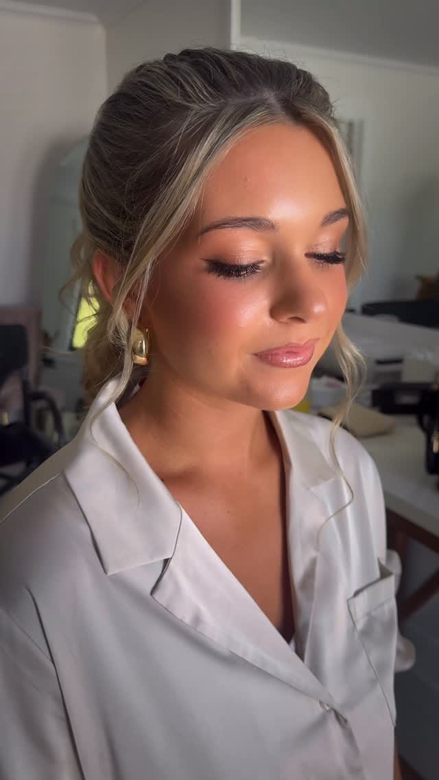 Post 10 by Mirela Collins on Instagram (video)