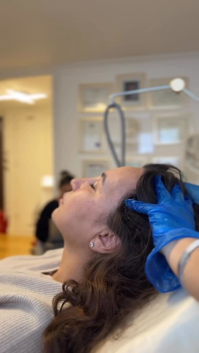 Post 2 by DERMANDA CLINIC on Instagram (video)