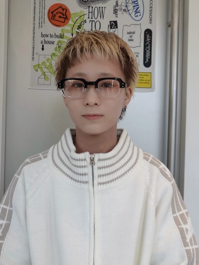 Post 1 by 𝕂𝔸ℍ𝕆  LGBTQ＋/センターパートウルフ/刈り上げ/パーマ on Instagram (carousel)