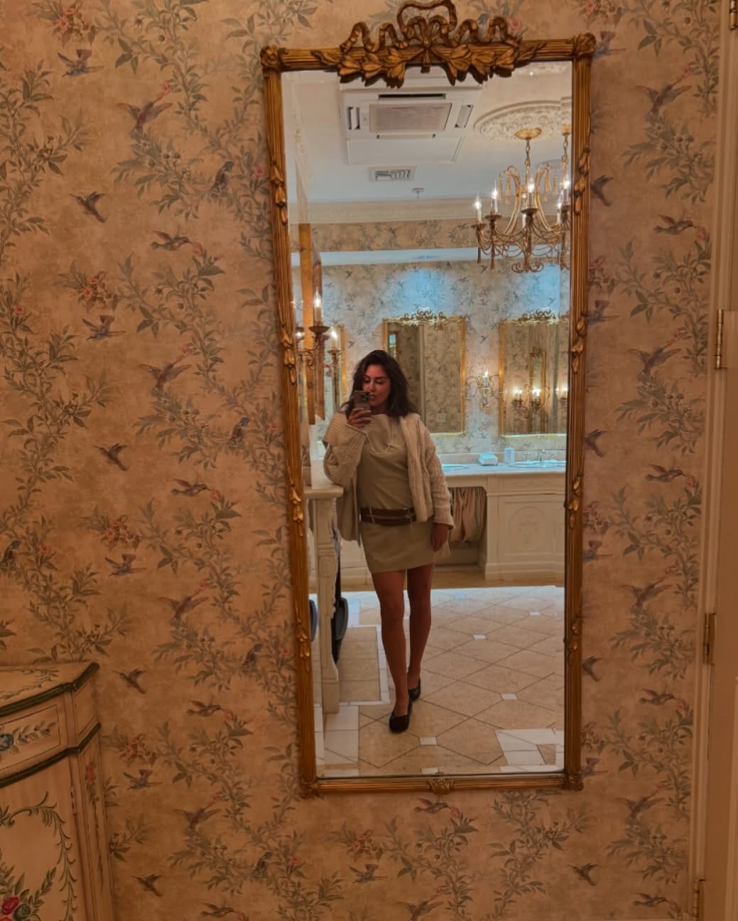 Post 10 by 𝐉𝐔𝐋𝐈𝐄 𝐑𝐎𝐒𝐄 𝐁𝐄𝐀𝐔𝐓𝐘 on Instagram (image)