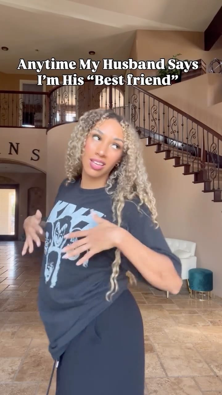 Post 4 by Chelsea Evans on Instagram (video)