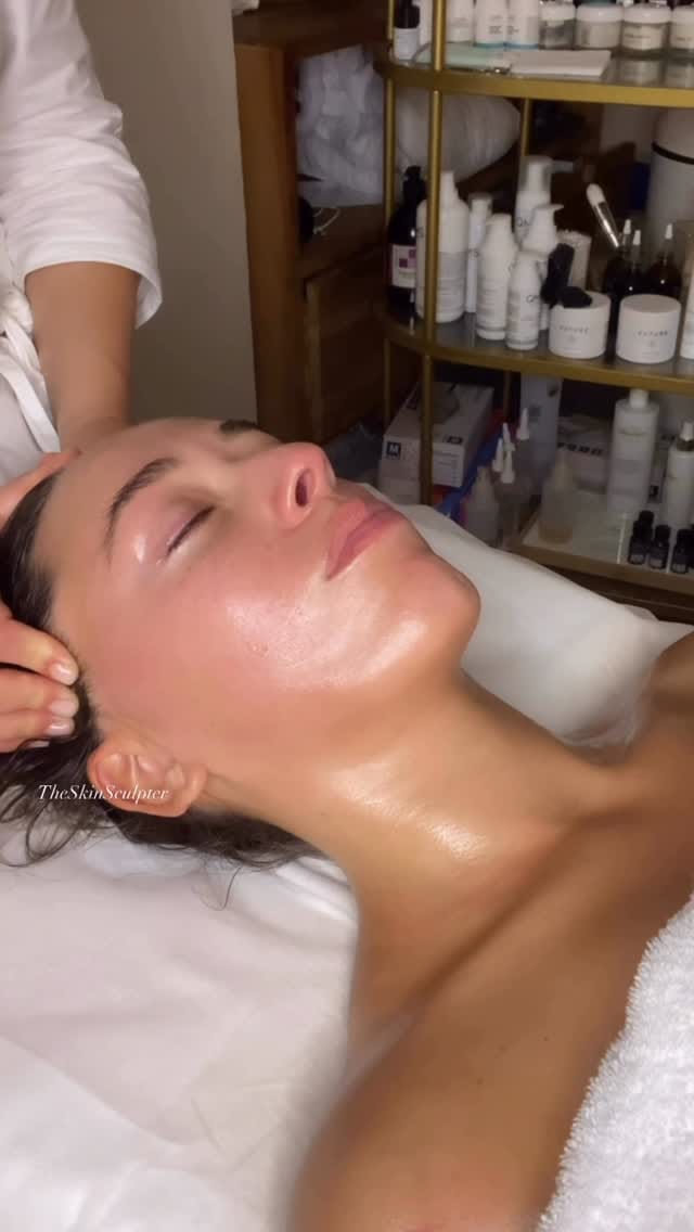 Post 5 by Guendalina Gennari 𝚃𝚑𝚎𝚂𝚔𝚒𝚗𝚂𝚌𝚞𝚕𝚙𝚝𝚎𝚛 on Instagram (video)