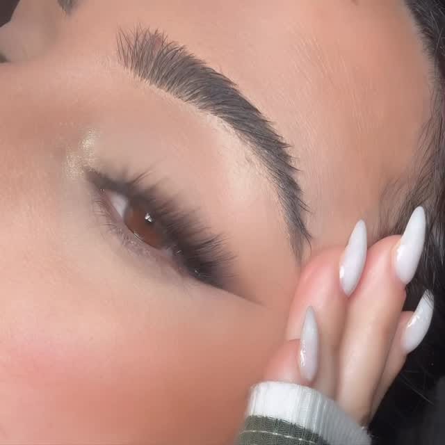 Post 1 by KENA | PRO MAKEUP ARTIST on Instagram (video)