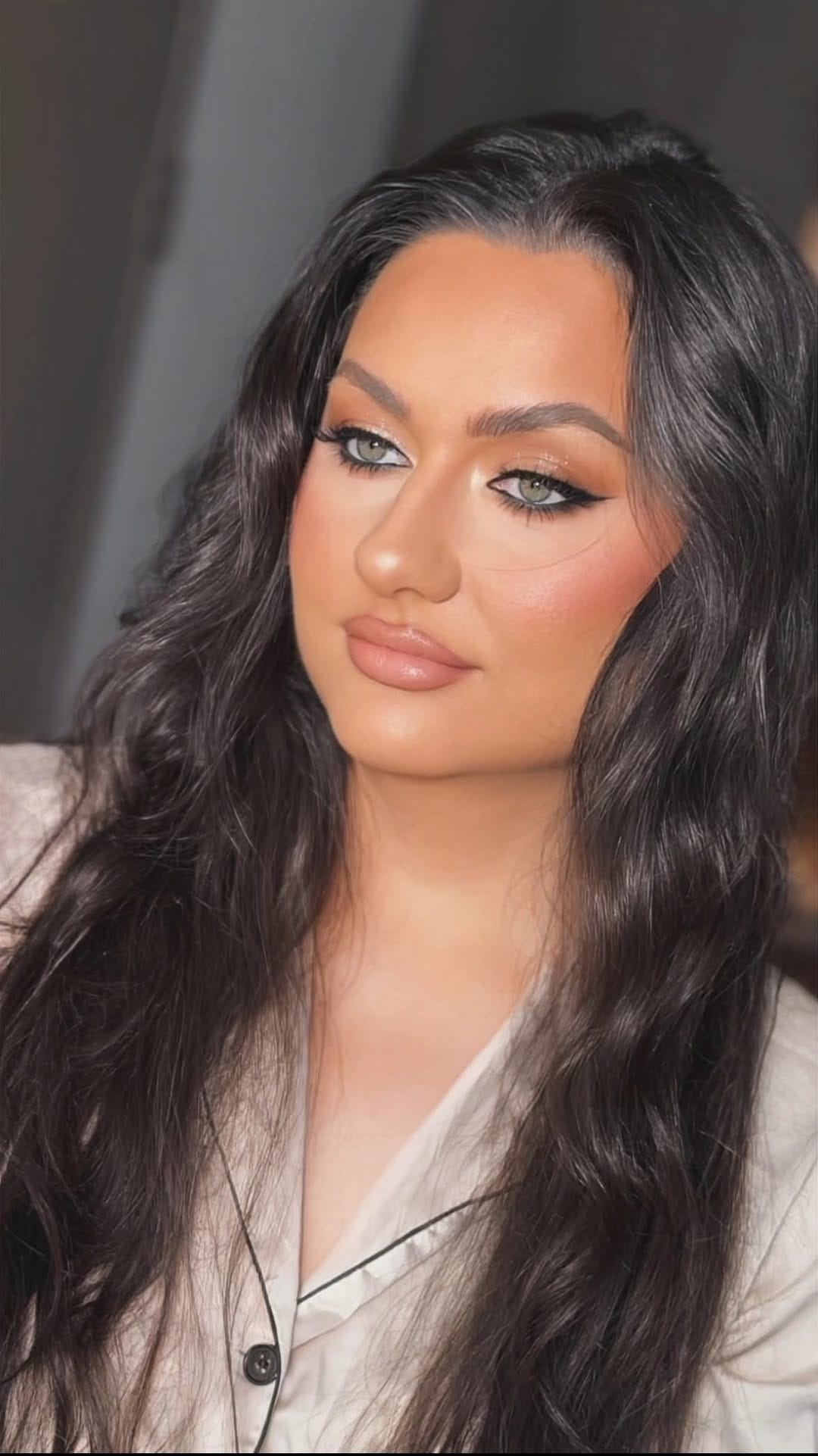 Post 5 by KENA | PRO MAKEUP ARTIST on Instagram (video)