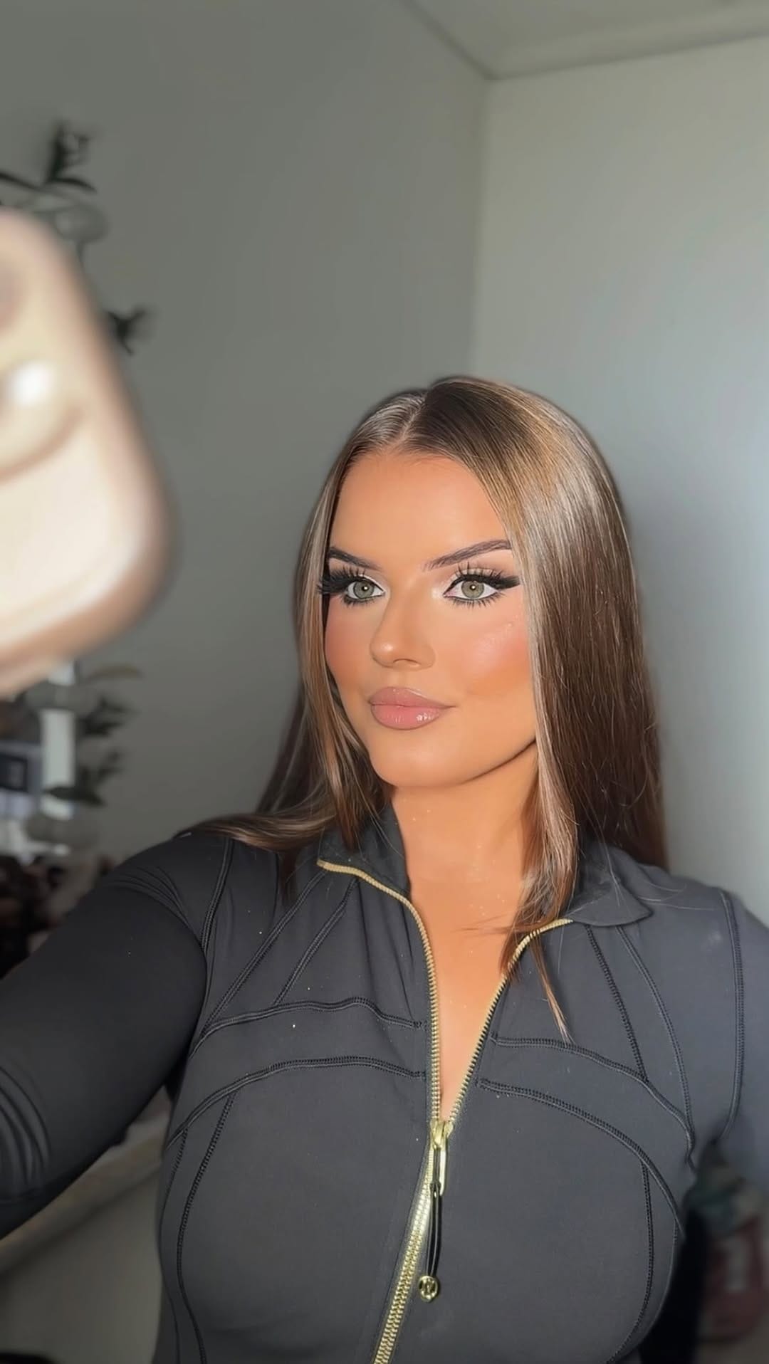 Post 3 by KENA | PRO MAKEUP ARTIST on Instagram (video)