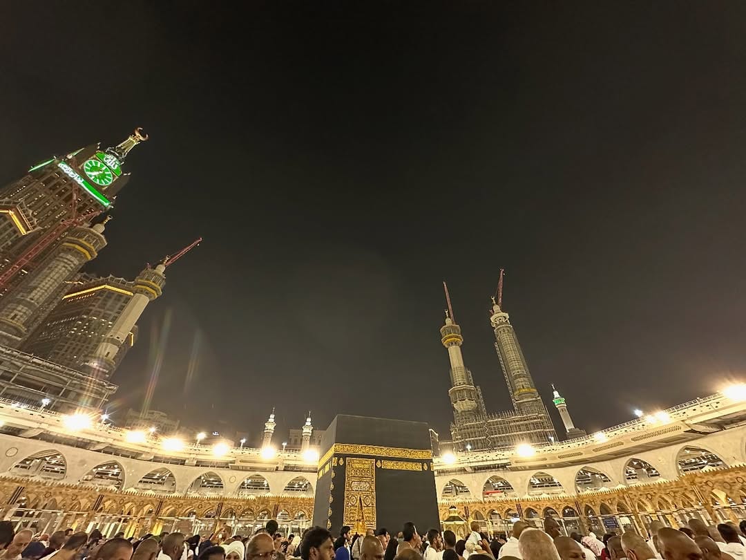 Post 10 by Ishika Khan on Instagram (image)