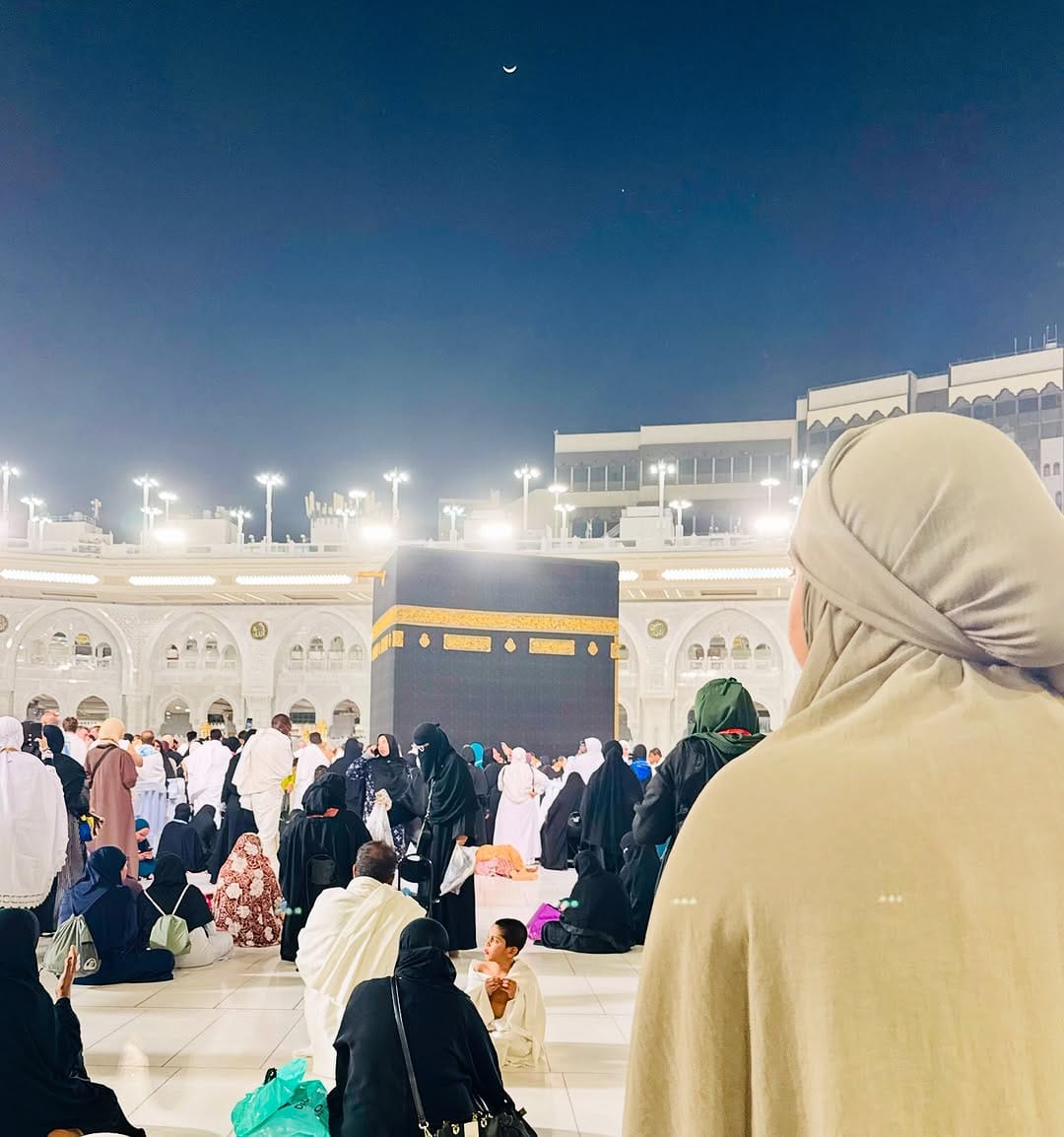 Post 8 by Ishika Khan on Instagram (image)