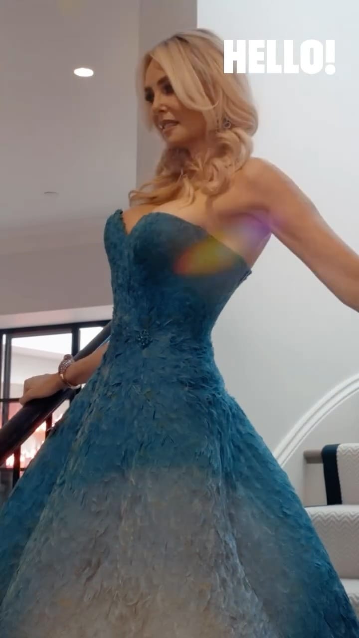 Post 6 by Amanda Caroline Cronin on Instagram (video)