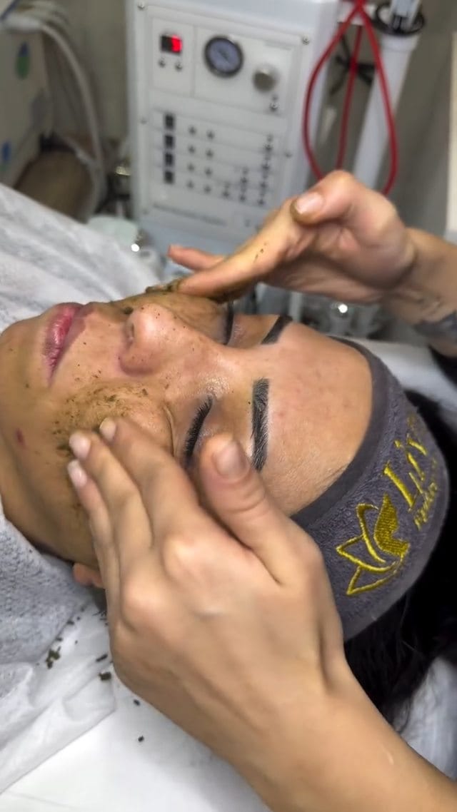Post 6 by livmedgüzelliksalonu on Instagram (video)