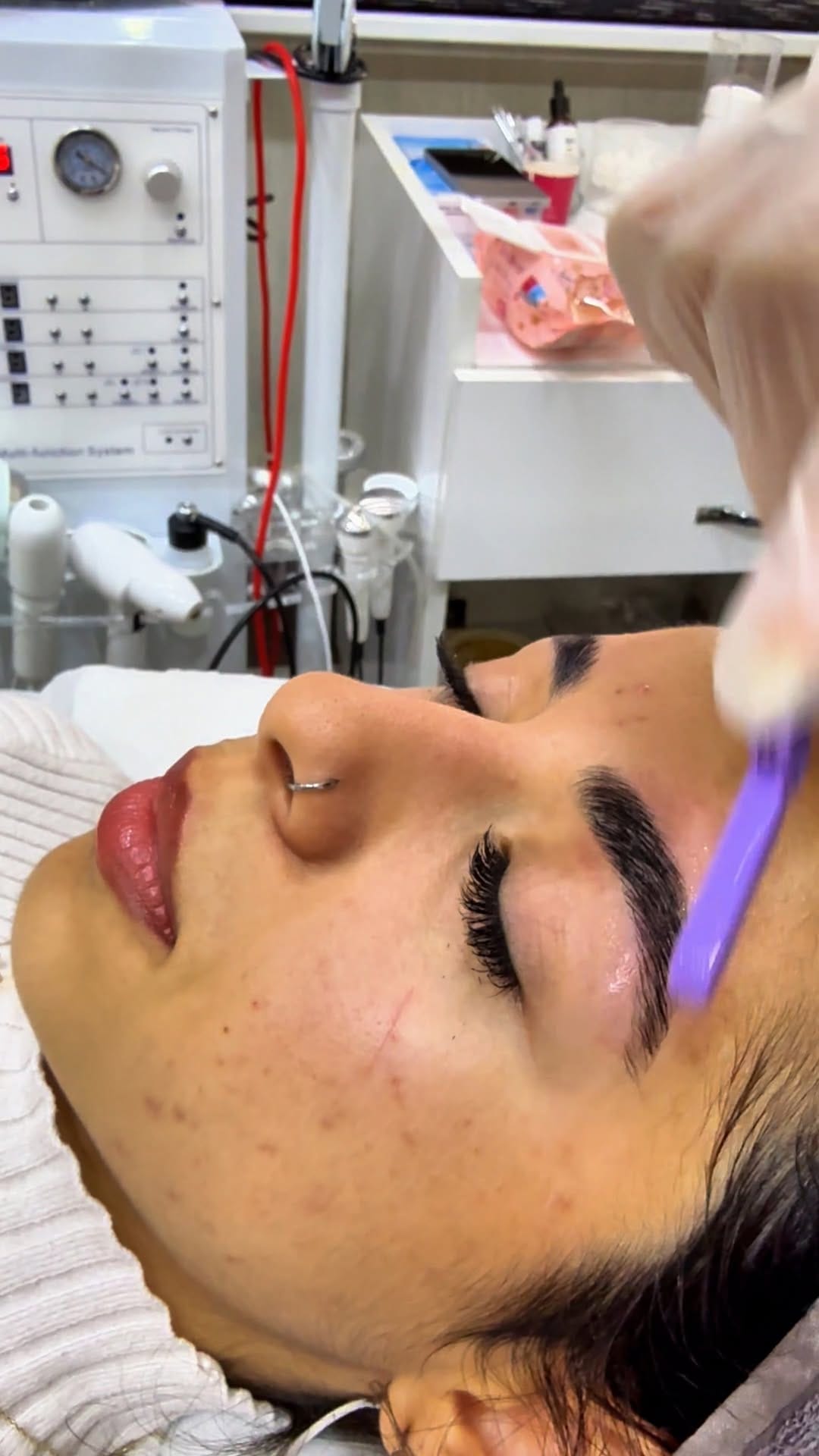 Post 3 by livmedgüzelliksalonu on Instagram (video)