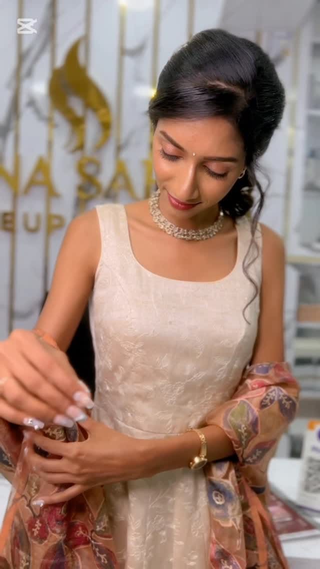 Post 2 by Sajna’s Bridal Makeup Studio ✨ on Instagram (video)