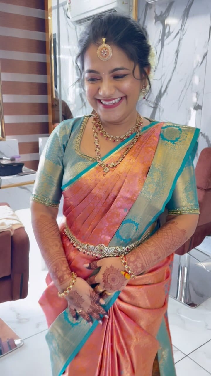 Post 9 by Sajna’s Bridal Makeup Studio ✨ on Instagram (video)