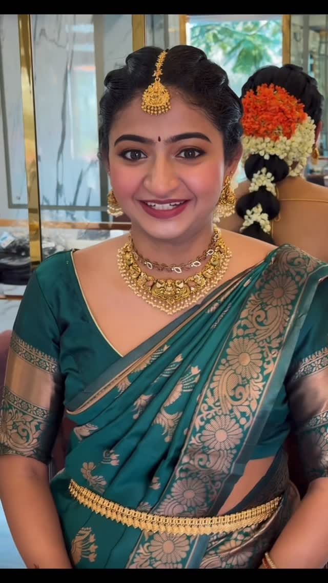 Post 1 by Sajna’s Bridal Makeup Studio ✨ on Instagram (video)