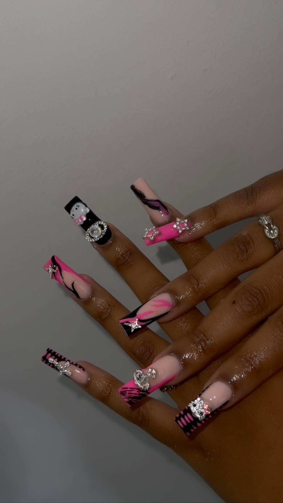Post 4 by Shi X on Instagram (video)
