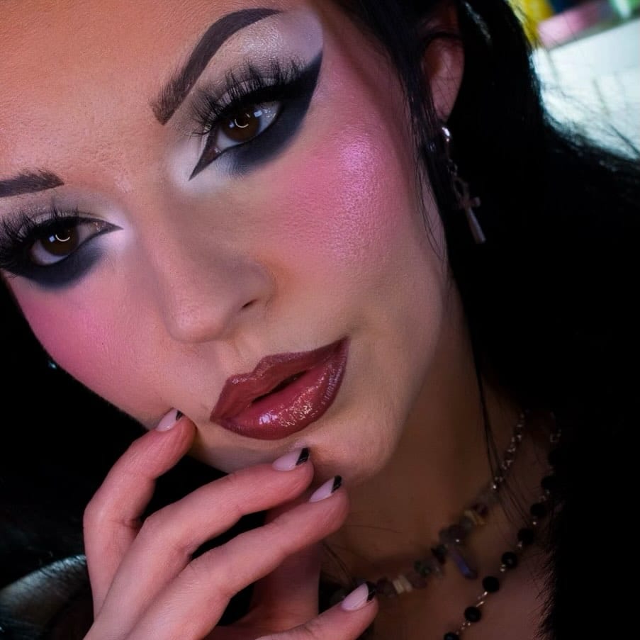 Post 6 by MAKEUP | BEAUTY on Instagram (image)