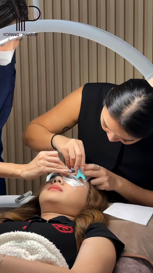 Post 4 by สถาบันสอนศิลปะความงาม Makeup/Lash/Lifting/wax since2011 on Instagram (video)