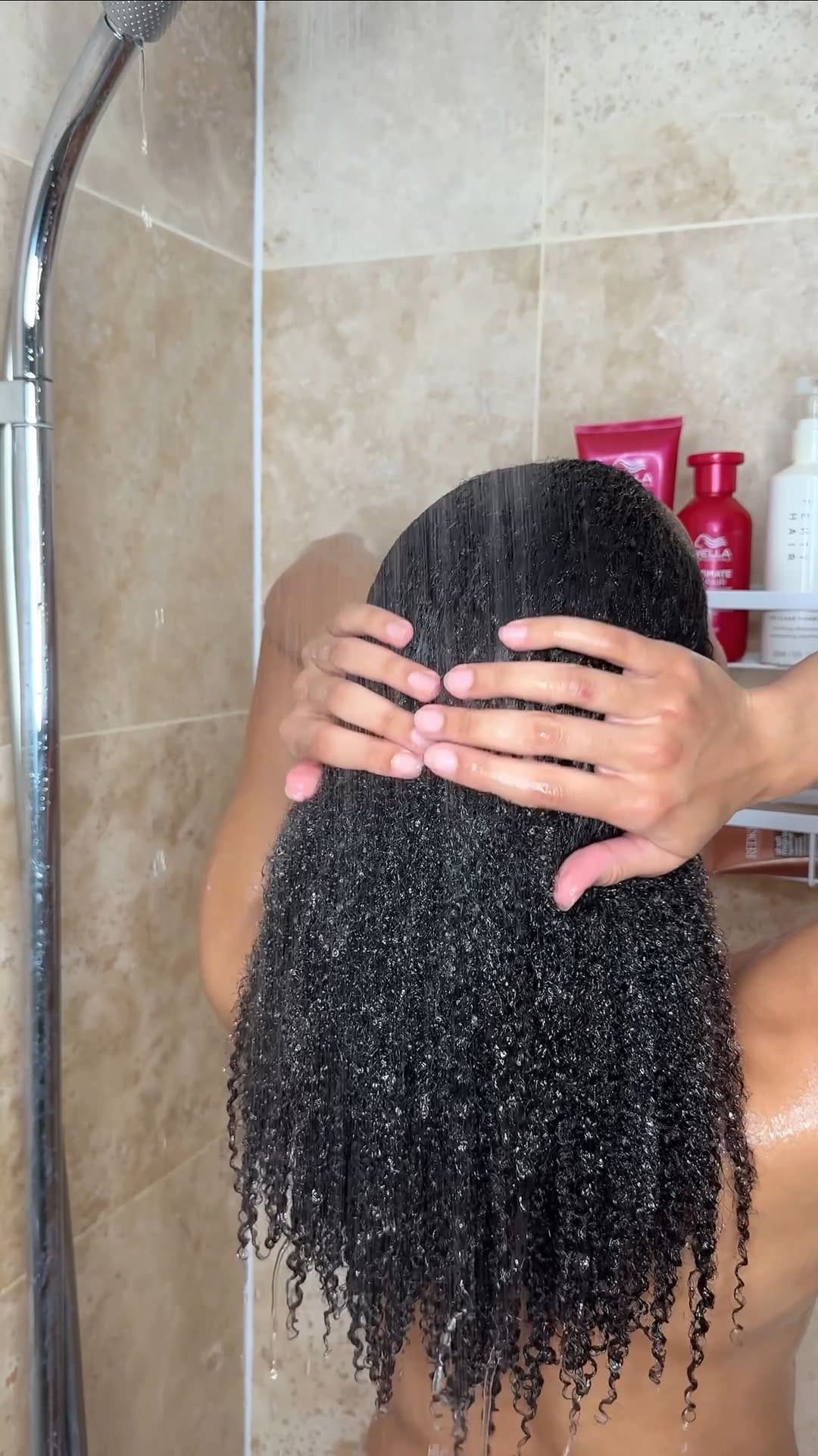 Post 6 by Hannah | Natural Curly Hair on Instagram (video)