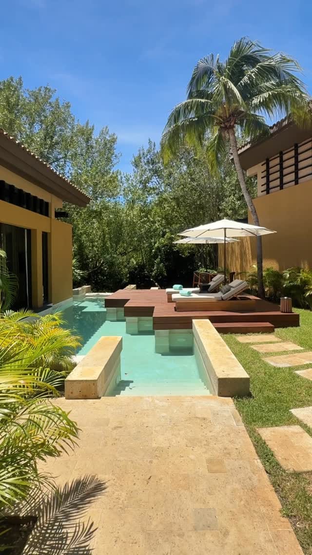 Post 1 by Anna on Instagram (video)