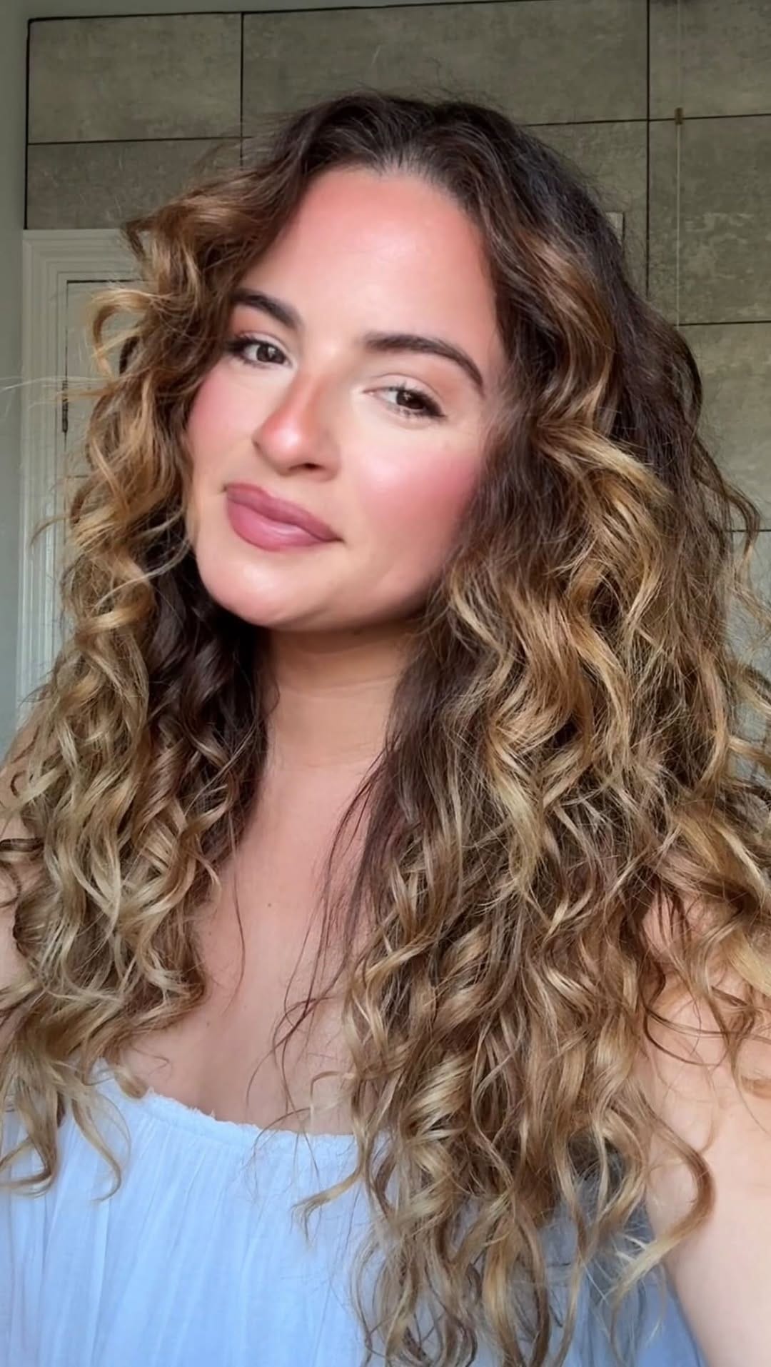 Post 6 by Karen / UK Curly girl on Instagram (video)