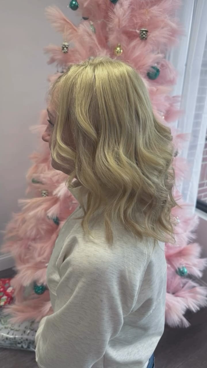 Post 3 by NEW HAMPSHIRE HAIR EXTENSIONS | Elizabeth McIntyre on Instagram (video)