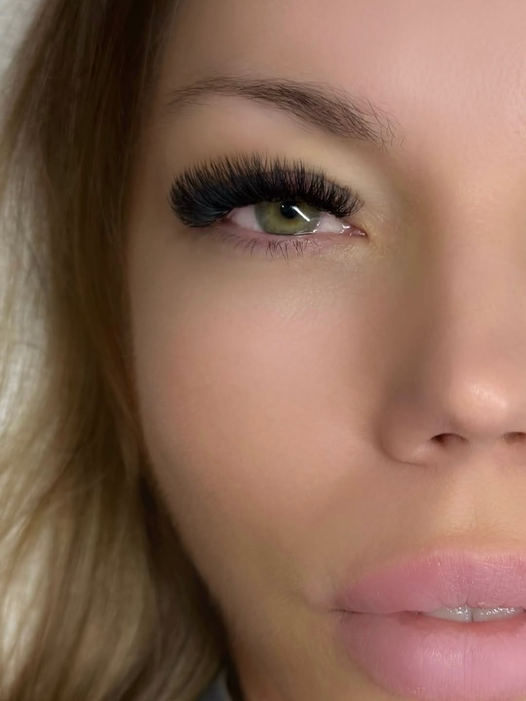 Post 8 by OC Lash Artist | Lash Fox on Instagram (carousel)