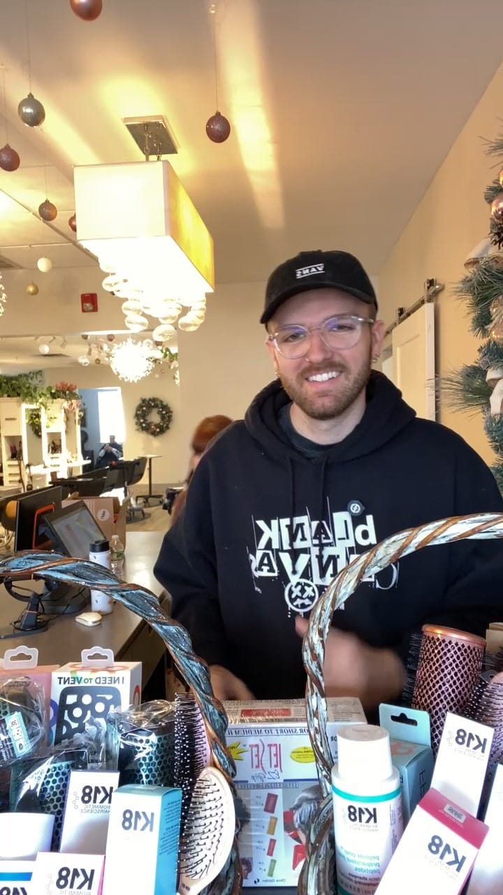 Post 4 by NH Blonding Extensions Vivids on Instagram (video)
