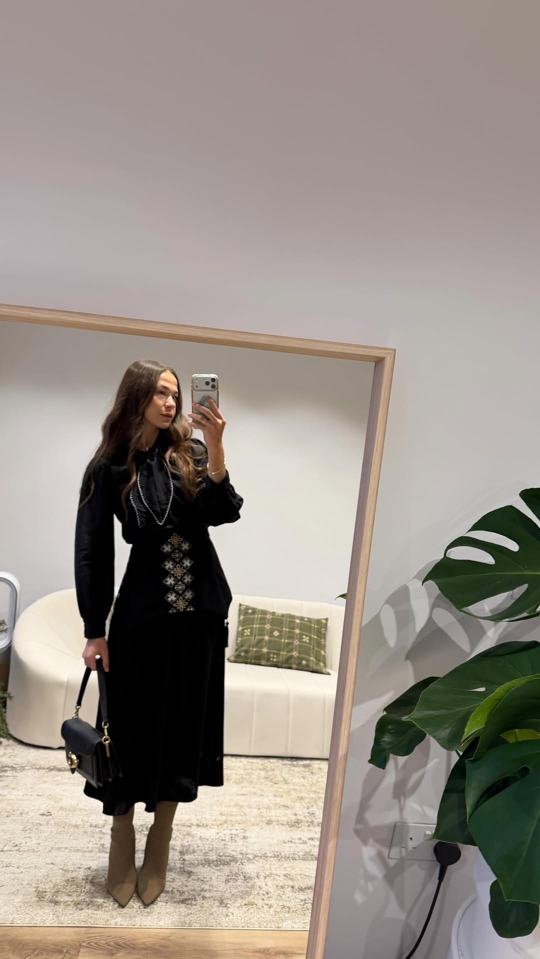 Post 4 by London Beauty content creator on Instagram (video)