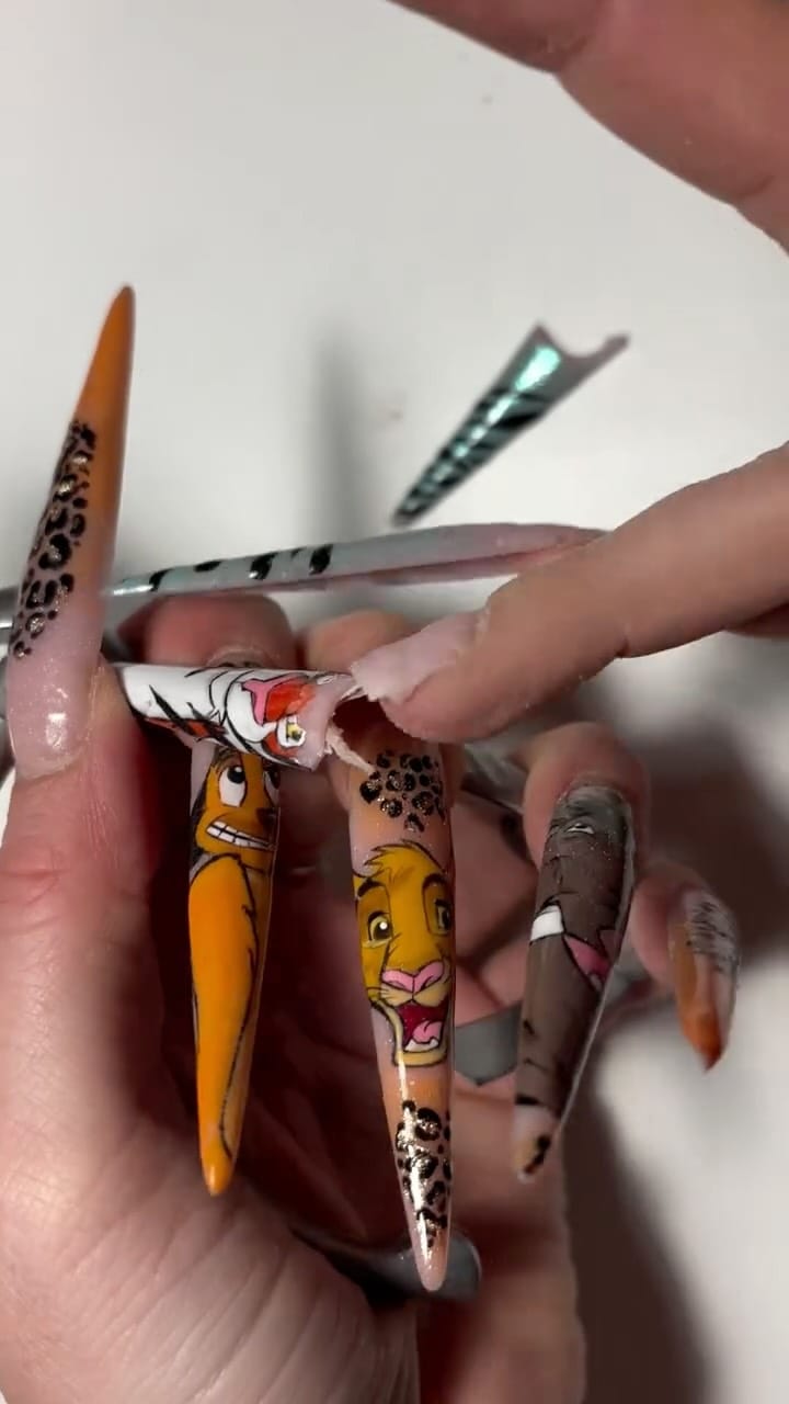 Post 5 by CARESCRIBANOS💅🏻 NAILARTIST on Instagram (video)