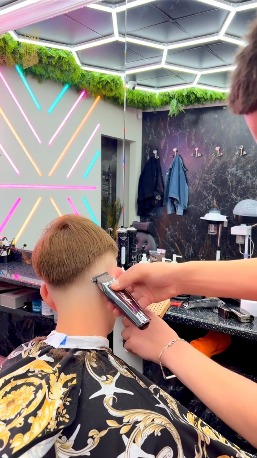 Post 10 by M&M Hair Studio on Instagram (video)