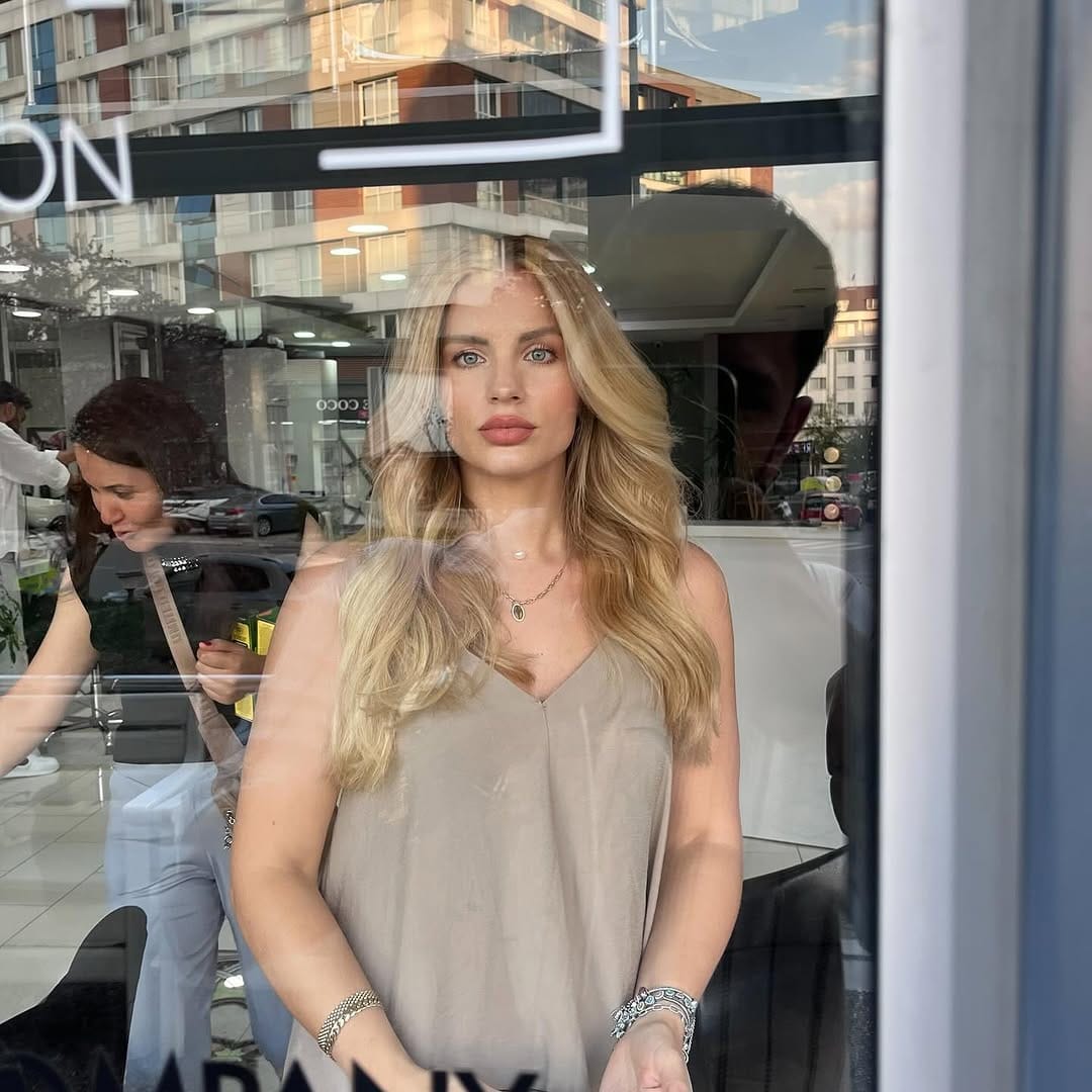 Post 10 by E M R E  Ö Z K A N on Instagram (carousel)