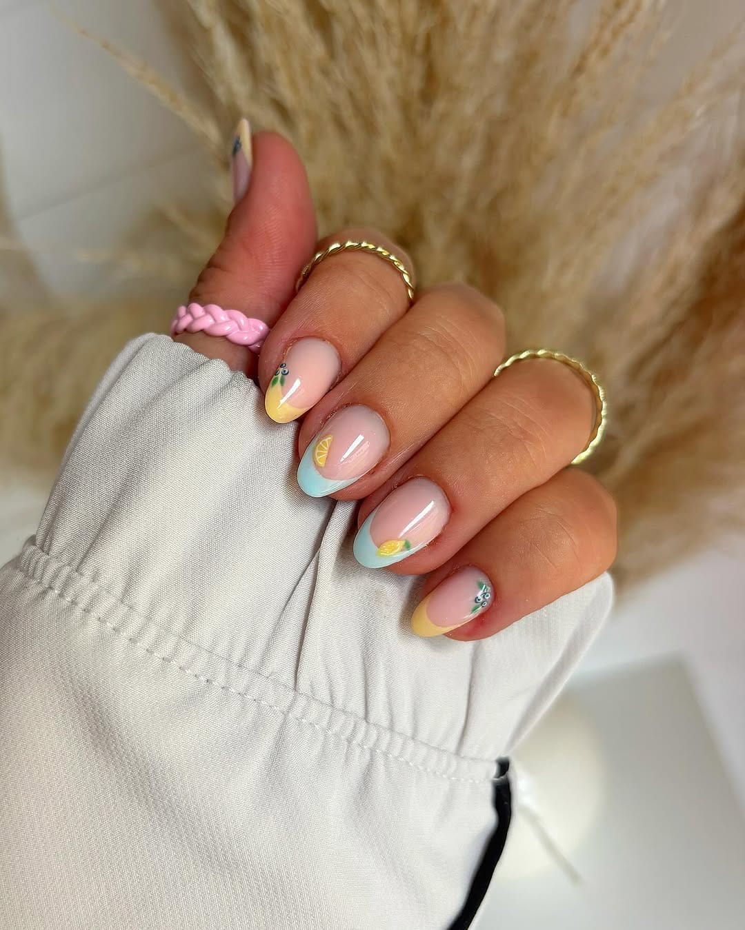 Post 3 by 𝙎𝙖𝙧𝙖𝙝’𝙨 𝙂𝙚𝙡 𝙉𝙖𝙞𝙡𝙨 on Instagram (carousel)