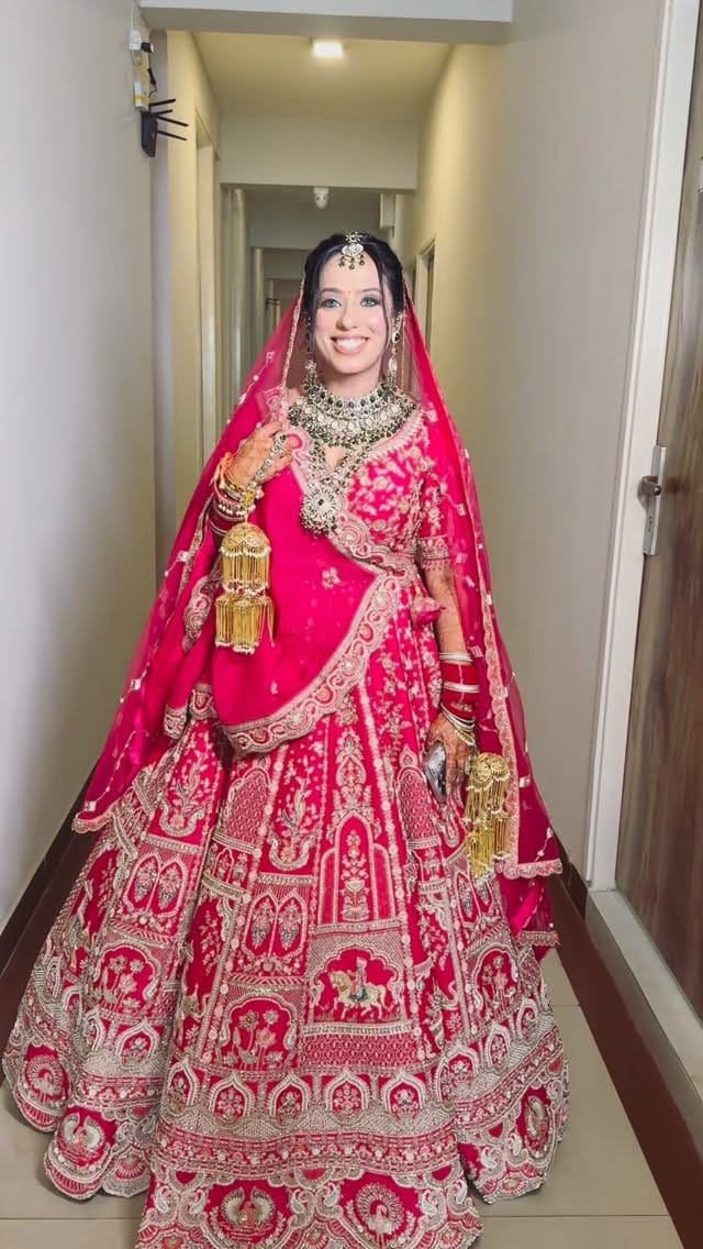 Post 1 by Ovi Kakkar || Bridal Make Up & Hair Artist ||Delhi NCR on Instagram (video)