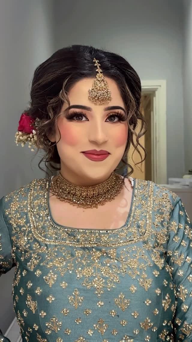 Post 5 by Neetysamina Mua on Instagram (video)