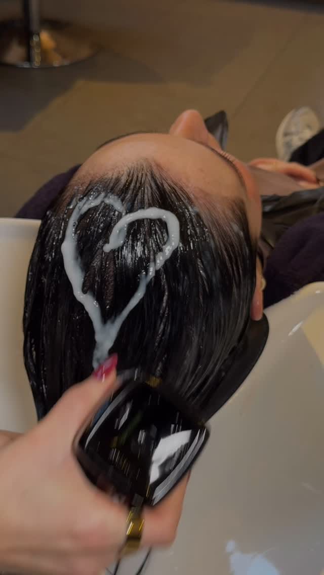 Post 5 by Laurie Williams Hair Salon on Instagram (video)