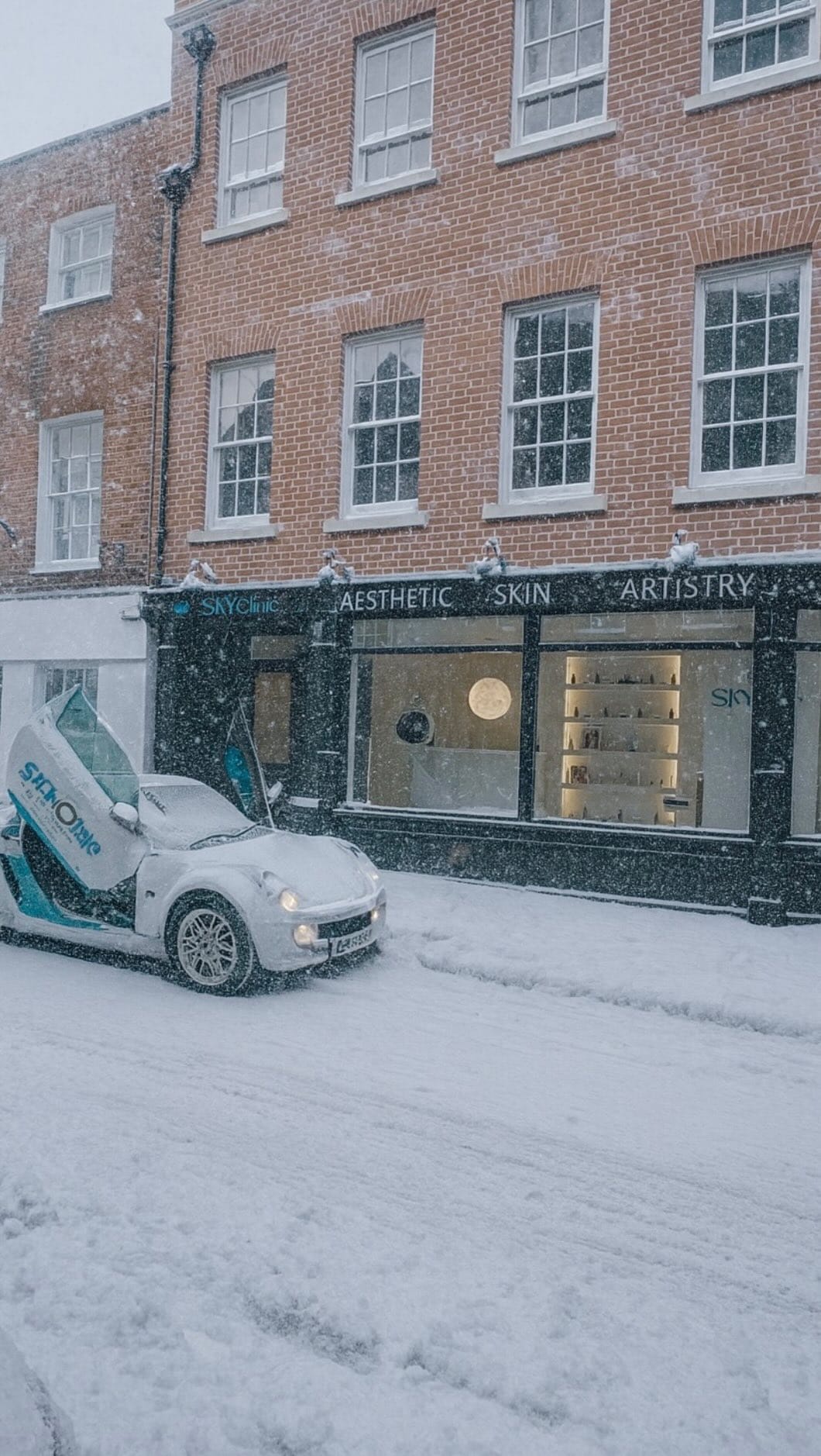 Post 1 by Sky Clinic UK on Instagram (video)