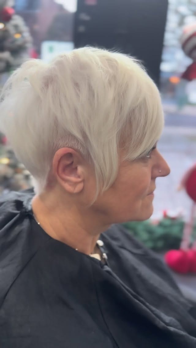 Post 3 by TAYLORS HAIRDRESSING on Instagram (video)