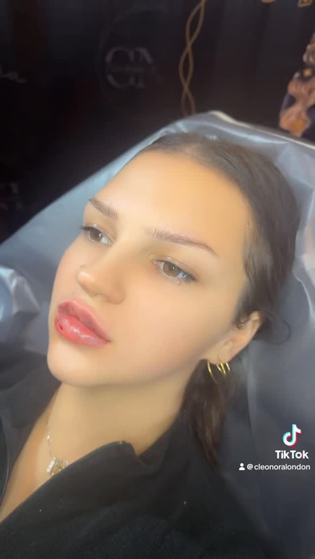 Post 3 by ✨CleoNora London✨ on Instagram (video)