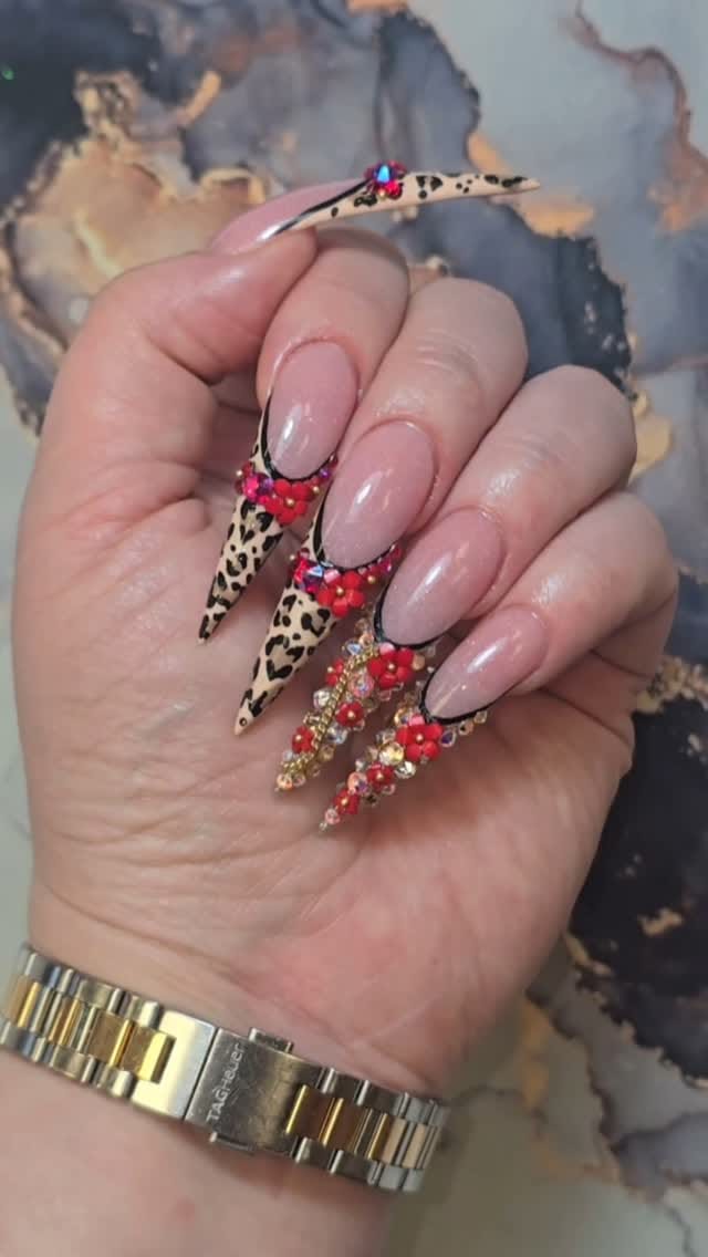Post 1 by 🇬🇧 Thanh 🇬🇧 💅🏻💅🏼💅🏽💅🏾💅🏿 on Instagram (video)