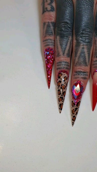 Post 5 by 🇬🇧 Thanh 🇬🇧 💅🏻💅🏼💅🏽💅🏾💅🏿 on Instagram (video)