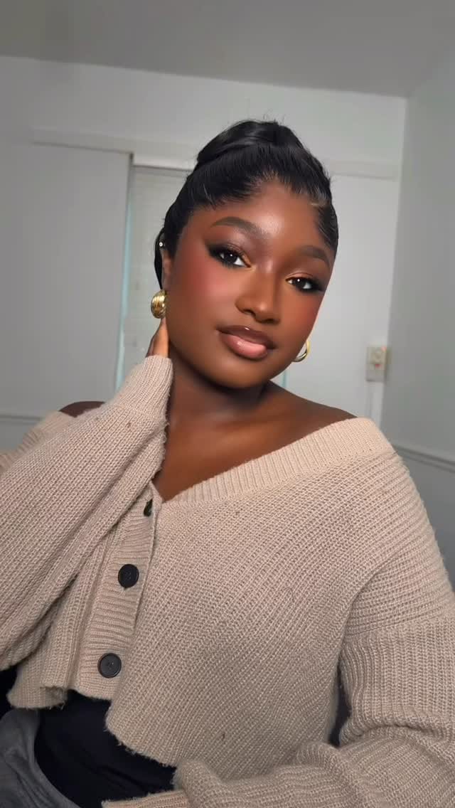 Post 1 by MAKEUP ARTIST IN UNITED KINGDOM/BRIDAL HAIRSTYLIST on Instagram (video)