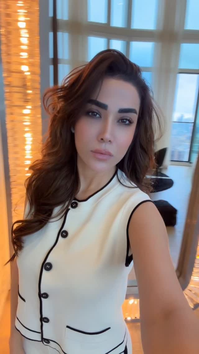 Post 6 by Azii beauty on Instagram (video)