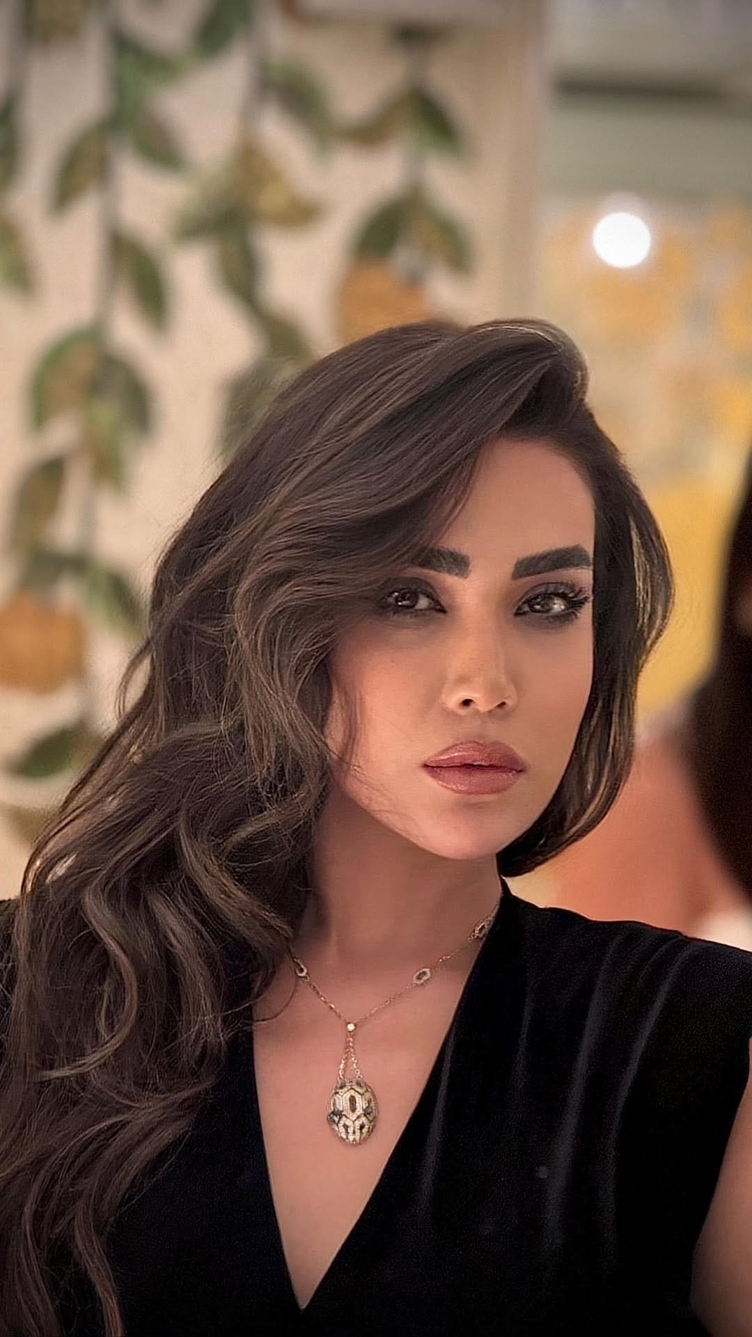 Post 3 by Azii beauty on Instagram (video)