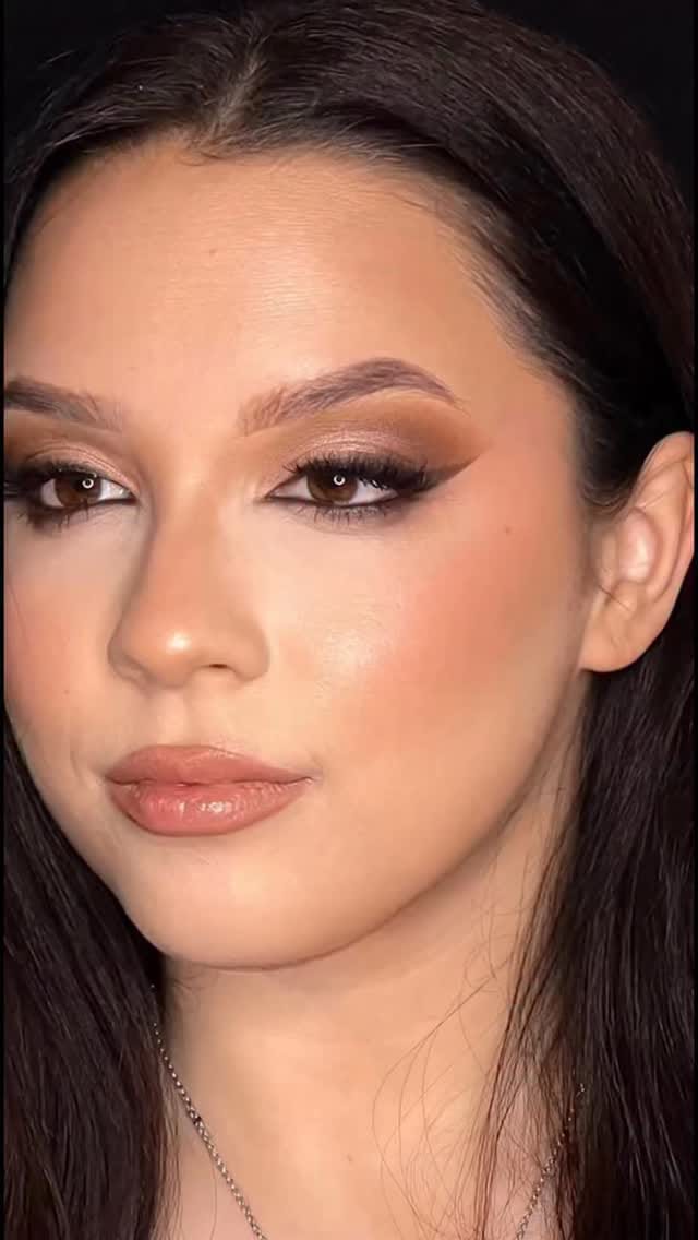Post 7 by London Copyright® Cosmetics on Instagram (video)