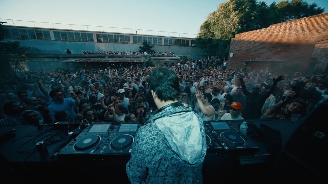 Post 8 by Haus22 records on Instagram (video)