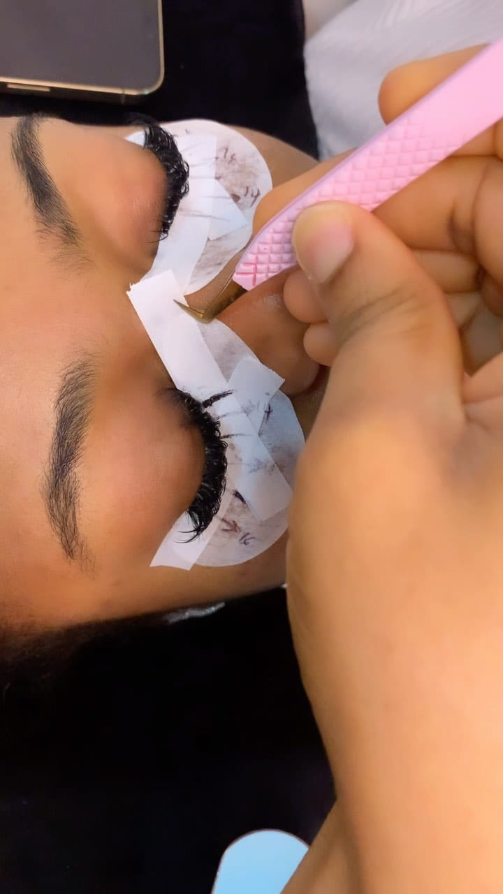 Post 8 by AdeyAthesticsBeauty on Instagram (video)