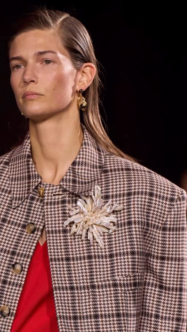 Post 6 by Embroideress Couture - Hand Embroidery - Design Atelier - London on Instagram (video)