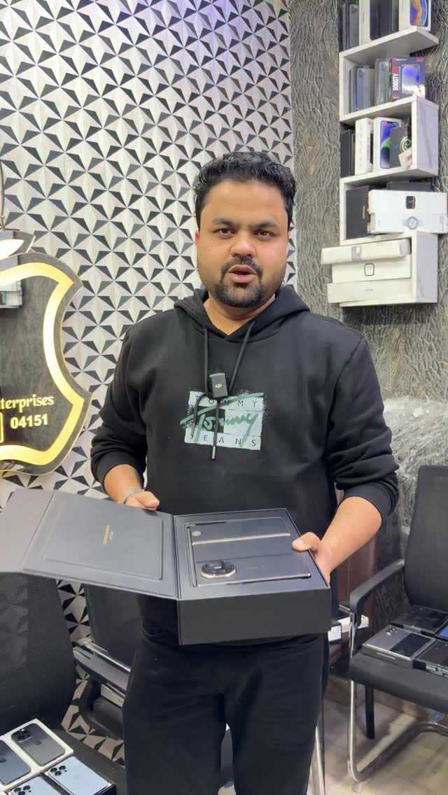 Post 5 by Shad Khan on Instagram (video)