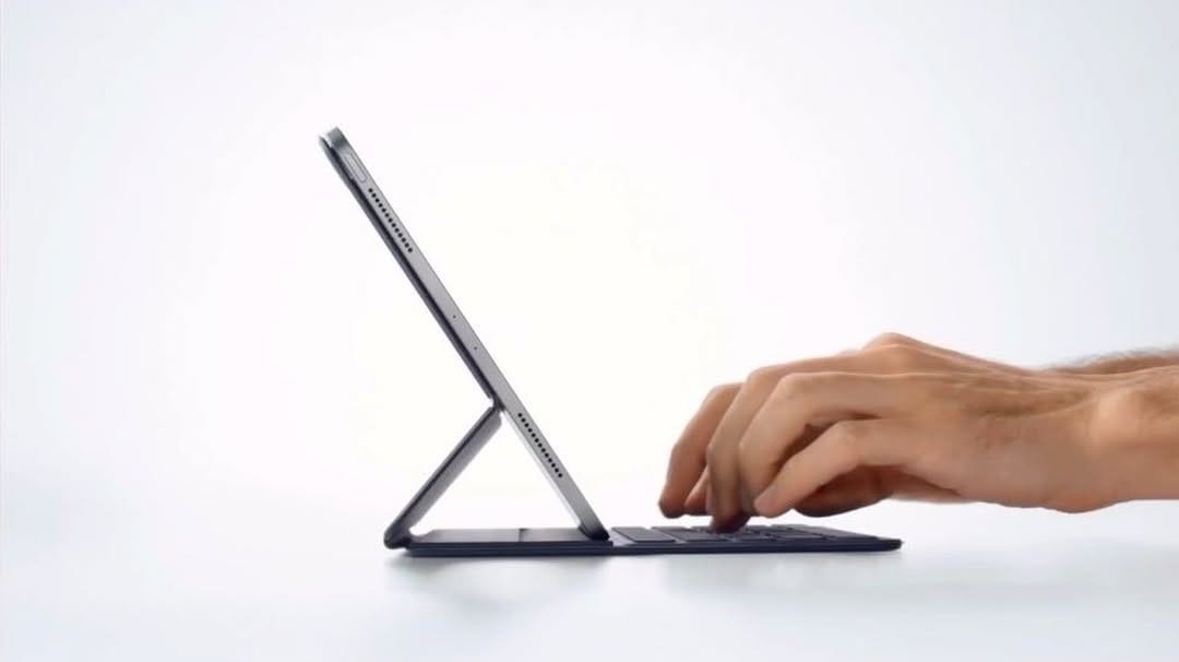 Post 5 by The Apple Concepter on Instagram (video)