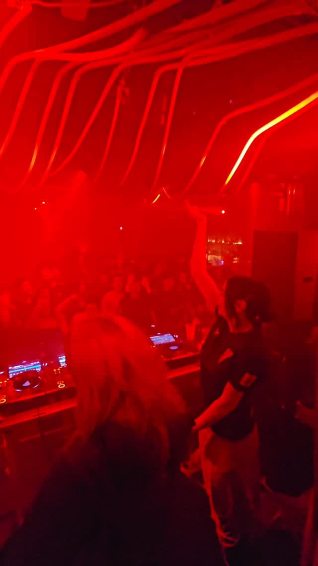 Post 3 by @dogheadsurigeri on Instagram (video)